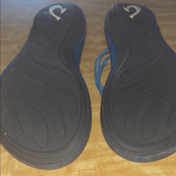 OluKai Blue and Black Sandals size 7 - Picture 6 of 8